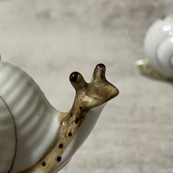 Vintage Snail Figurine Ceramic Floral Salt Pepper Shaker 2-Piece Set - Picture 5 of 6